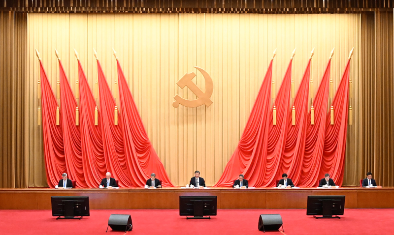 4月3日，學(xué)習(xí)貫徹習(xí)近平新時代中國特色社會主義思想主題教育工作會議在北京召開。中共中央總書記、國家主席、中央軍委主席習(xí)近平出席會議并發(fā)表重要講話。李強(qiáng)、趙樂際、王滬寧、蔡奇、丁薛祥、李希、韓正出席會議。